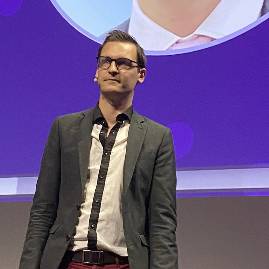 Antoine Pezé sur la scène des UX Days FLUPA 2026